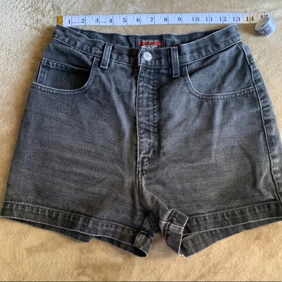 Guess Woman Shorts size small 4/6 - Picture 2 of 6